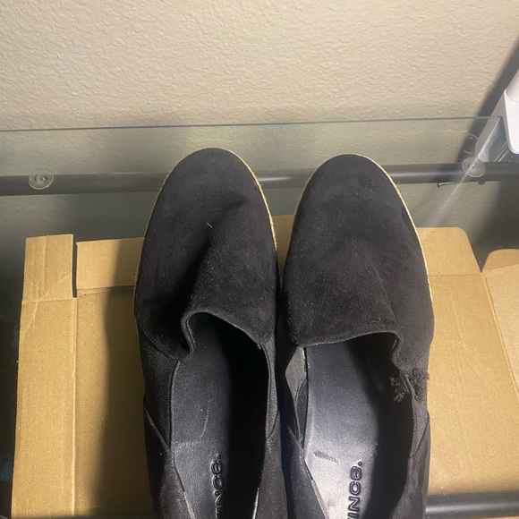 VINCE Women’s Black Slip-On Shoes - Picture 3 of 4